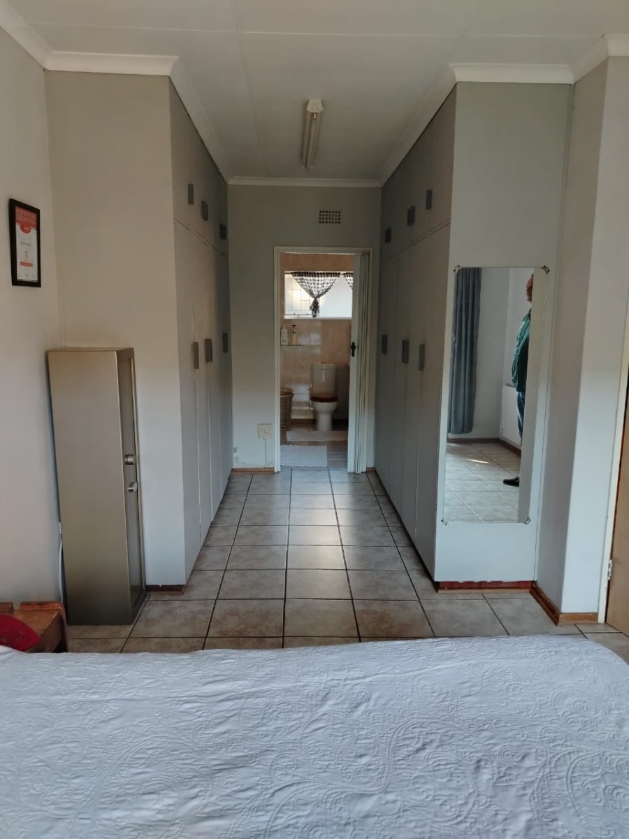 2 Bedroom Property for Sale in Langenhovenpark Free State